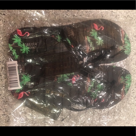 Forever 21 Flamingo & Palm Tree Flip Flops🌴 - Picture 8 of 8